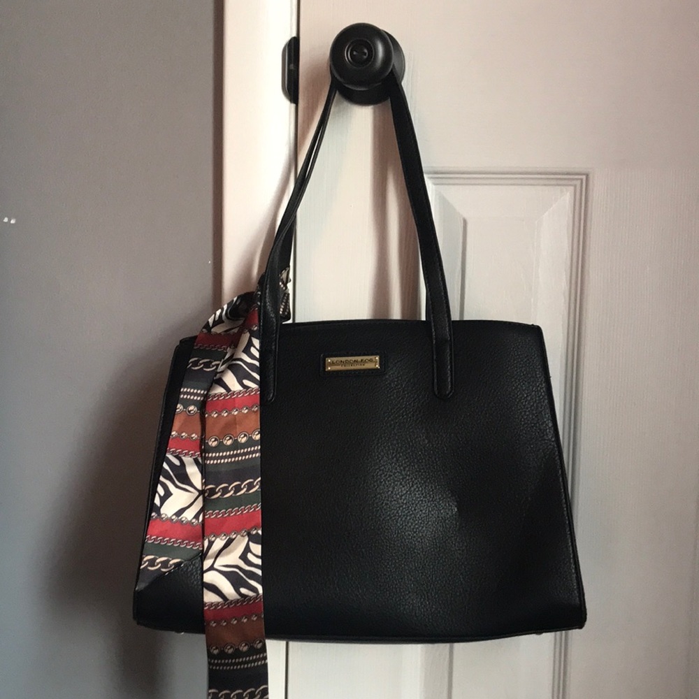 Woman’s short strap hand bag
